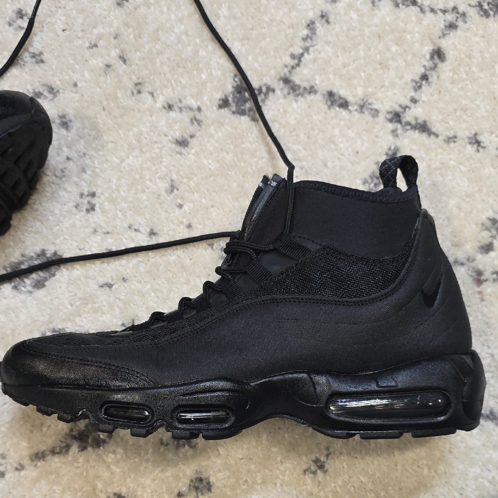 Nike Men's Tripple Black Air Max Sneakers Like New Worn 3 Times In Snow